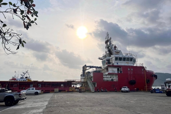 marine-services-230414-008704EB6401-0A17-6DEB-D23A-049D70227380.jpg