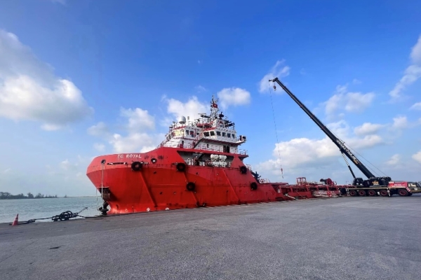 marine-services-230414-01088A4C5FF8-01E9-61B4-B48F-98A42B89AA5D.jpg